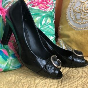 Gently worn Gucci leather pumps with gold logo